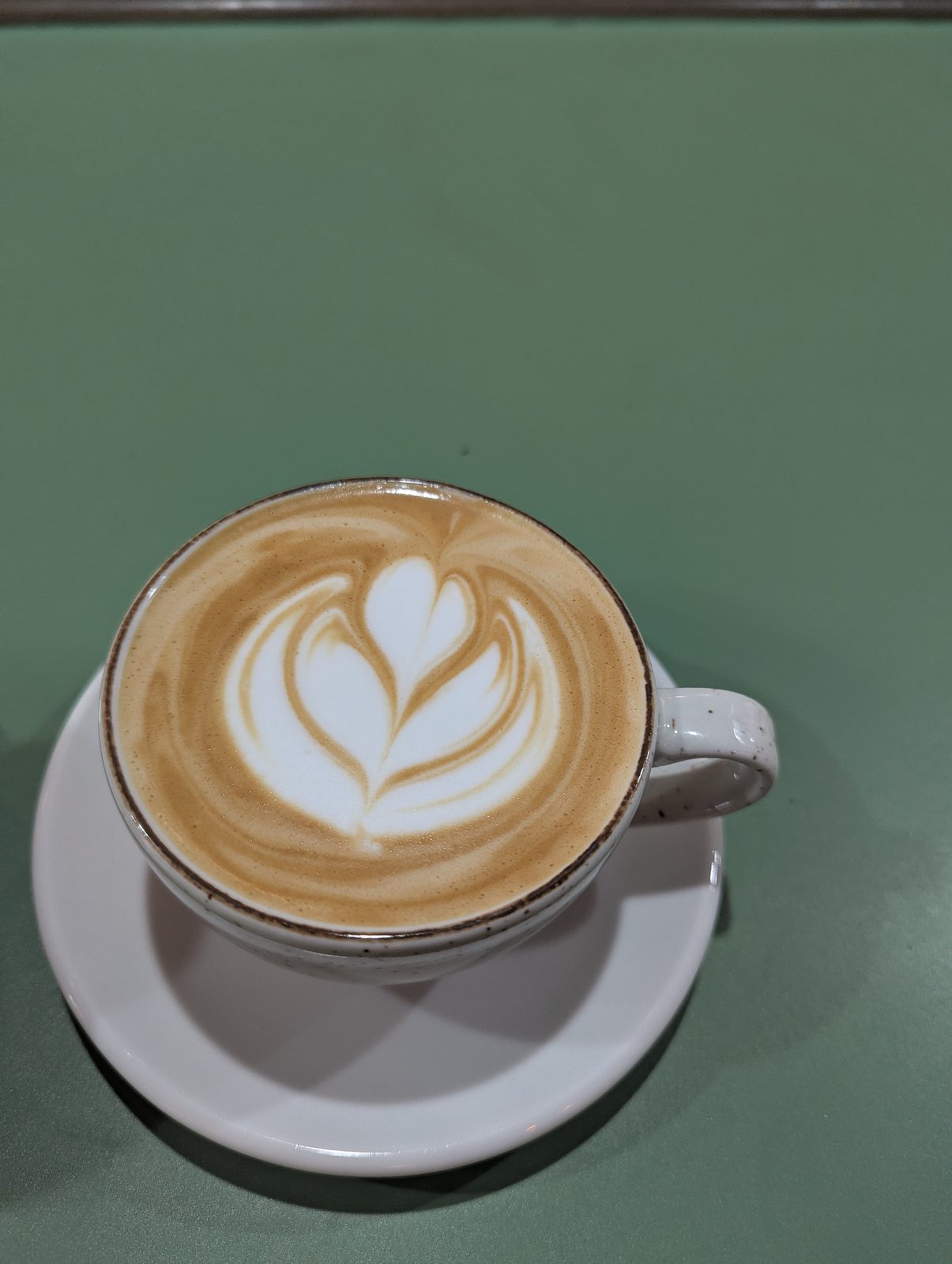 Latte art con forma de corazón - café de especialidad en Gijón